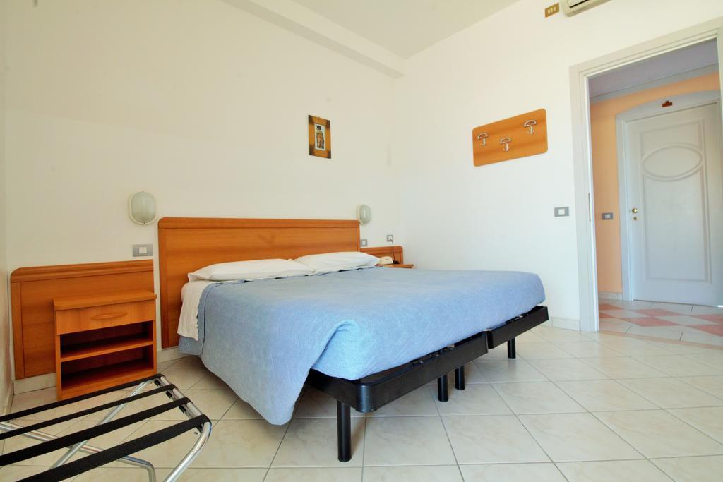 Hotel Casadei Fano Chambre photo